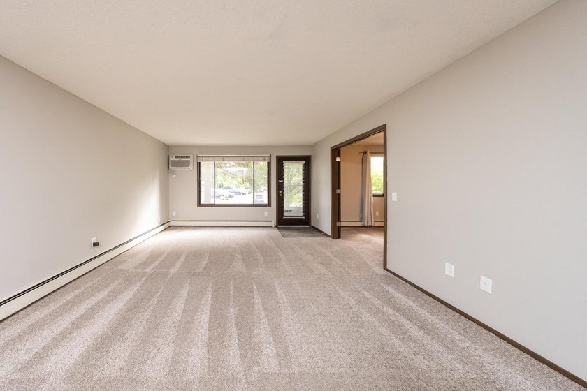 You will fall in love with this beautiful home in a quietly - photo 7