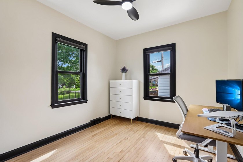 Stunning remodeled Cape Cod on Big Muskego Lake offering a rare - photo 18