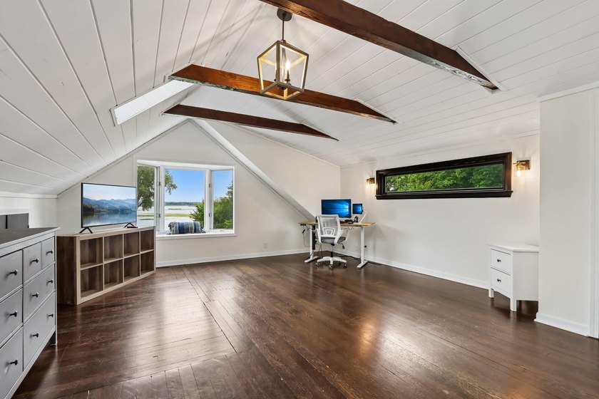 Stunning remodeled Cape Cod on Big Muskego Lake offering a rare - photo 25
