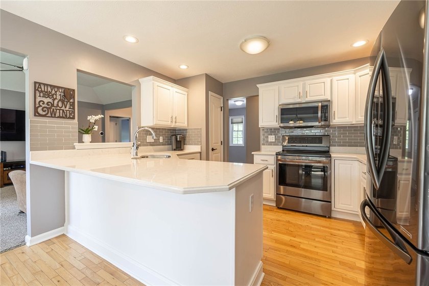 Welcome Home to 475 Mill Road, Step right in and fall in love! - photo 8