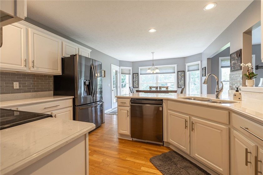 Welcome Home to 475 Mill Road, Step right in and fall in love! - photo 10