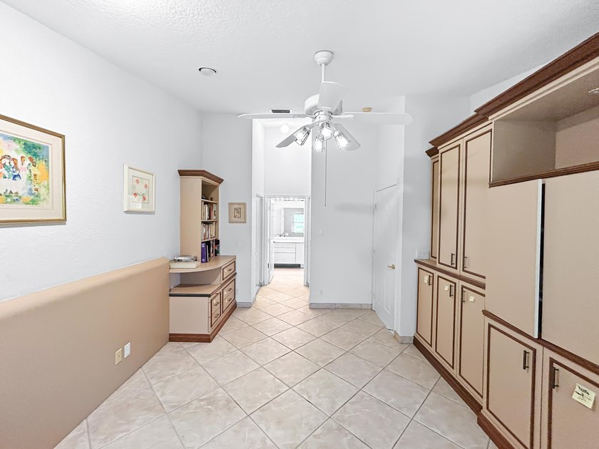 Second-floor condo with 3 bedrooms, 2 bathrooms, vaulted - photo 15