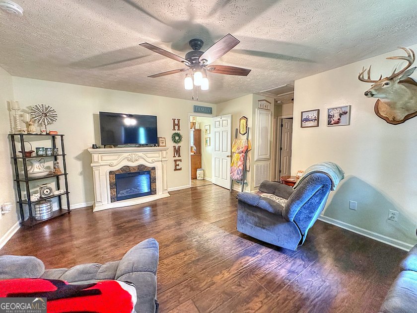 Welcome home to this charming 3-bedroom, 2-bath ranch nestled in - photo 3