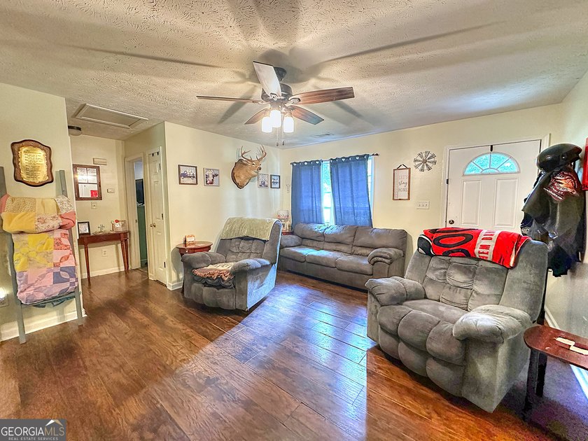 Welcome home to this charming 3-bedroom, 2-bath ranch nestled in - photo 4