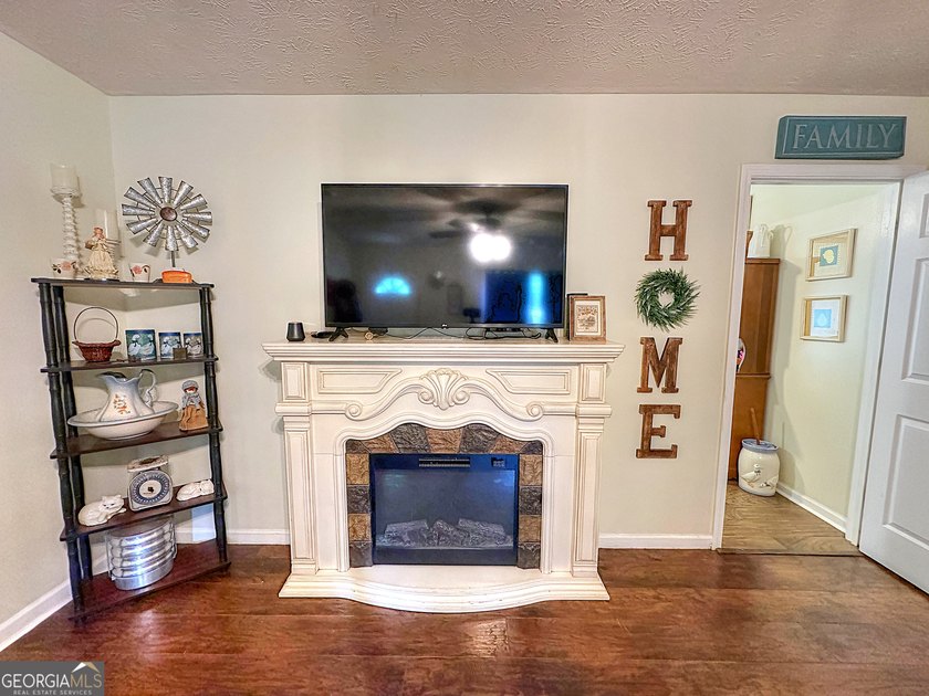 Welcome home to this charming 3-bedroom, 2-bath ranch nestled in - photo 5