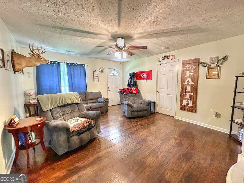 Welcome home to this charming 3-bedroom, 2-bath ranch nestled in - photo 6