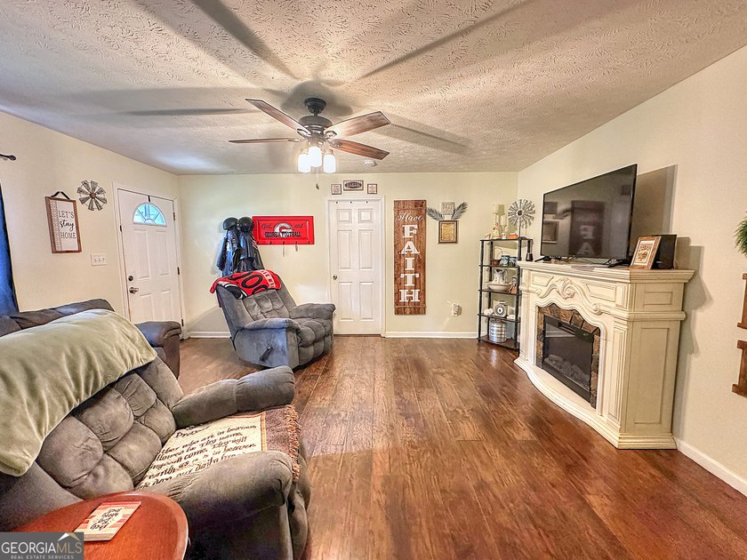 Welcome home to this charming 3-bedroom, 2-bath ranch nestled in - photo 7