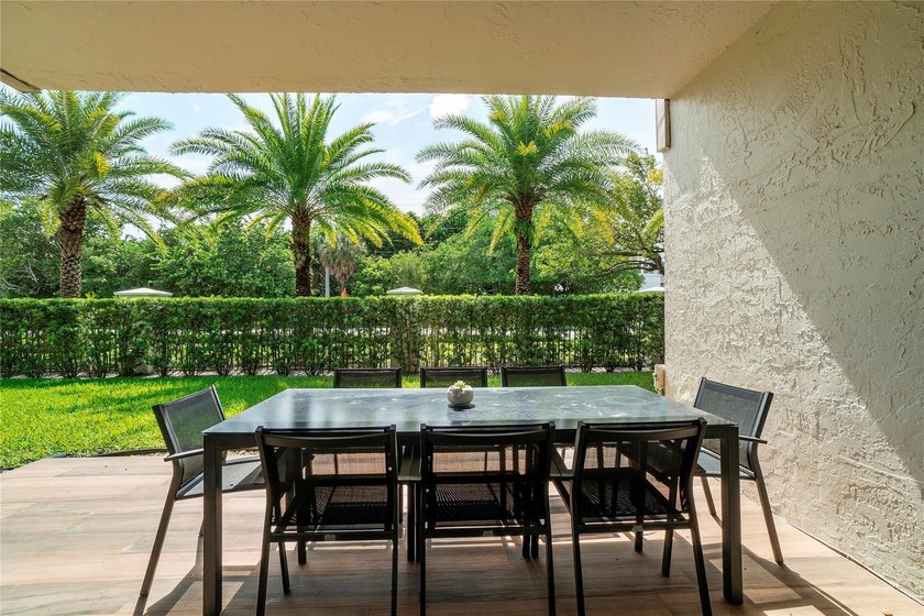 A recently remodeled 3-bed, 3.5-bath townhome w/2-car garage - photo 24