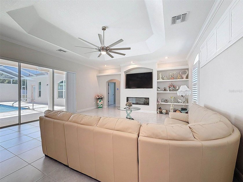 JUST REDUCED!!!This custom-built single-family residence - photo 22
