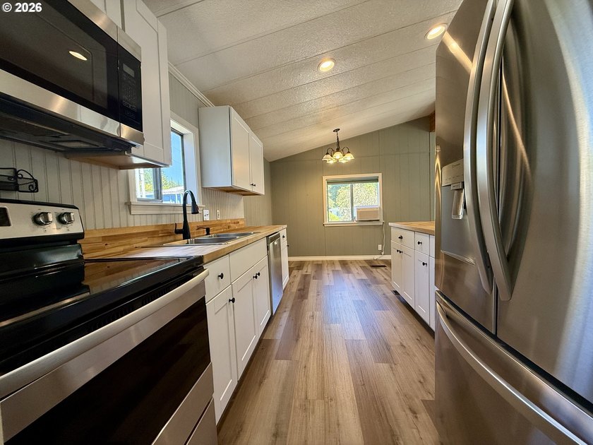 Discover easy, low-maintenance living in this beautifully - photo 25