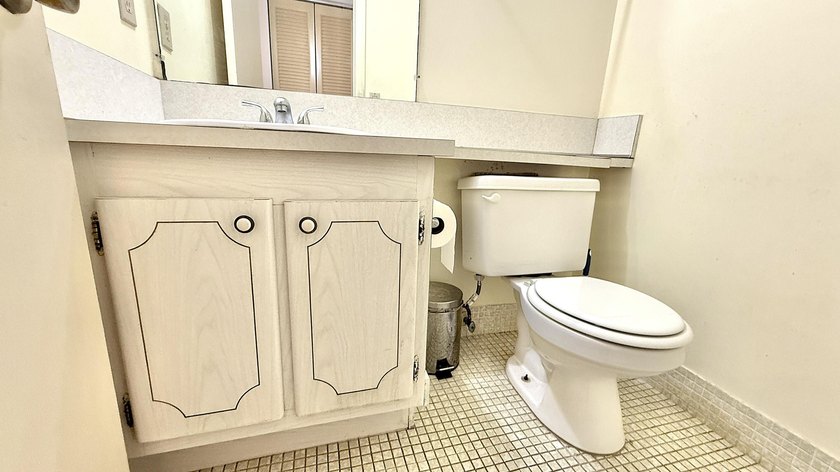 2nd Floor partially furnished 1 BR &amp; 1.5 Bath in Garden Style - photo 12