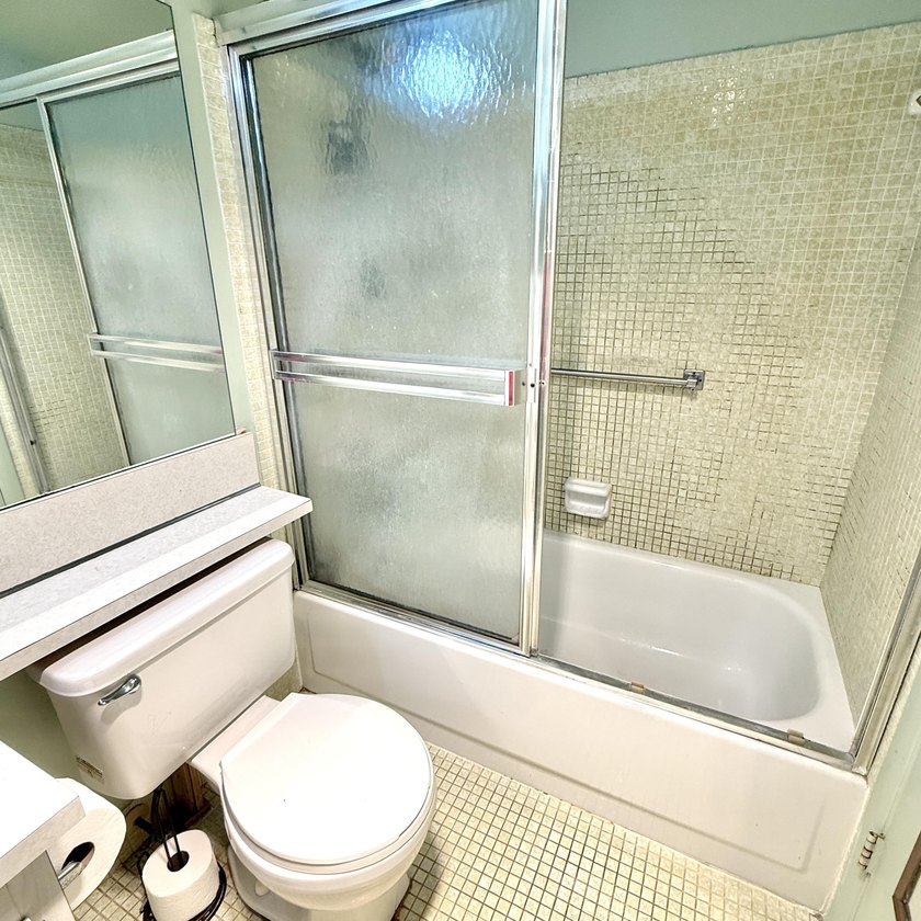 2nd Floor partially furnished 1 BR &amp; 1.5 Bath in Garden Style - photo 18