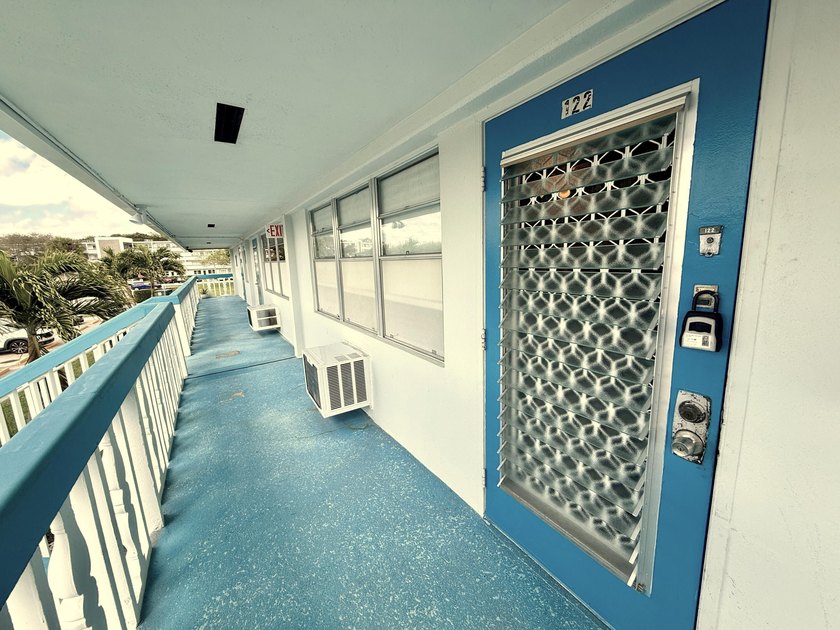 2nd Floor partially furnished 1 BR &amp; 1.5 Bath in Garden Style - photo 20