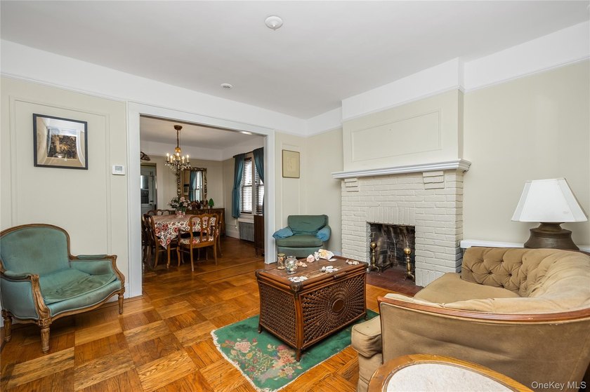 Welcome home to this charming 4 bedroom cape in the heart of - photo 2