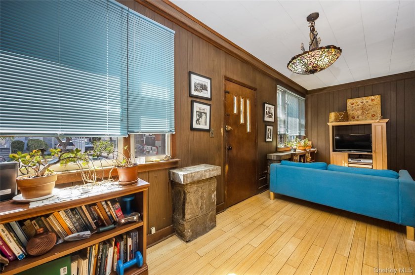 Welcome home to this charming 4 bedroom cape in the heart of - photo 4