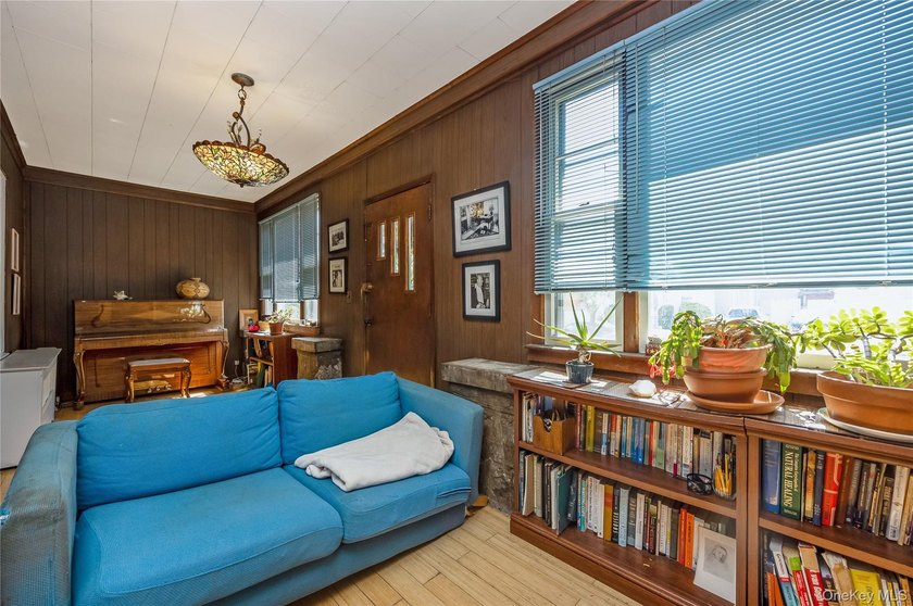 Welcome home to this charming 4 bedroom cape in the heart of - photo 5