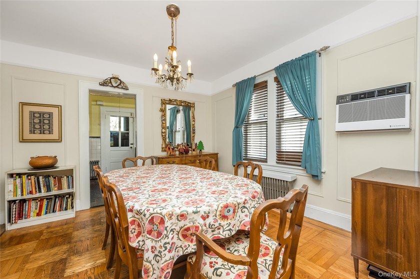 Welcome home to this charming 4 bedroom cape in the heart of - photo 7