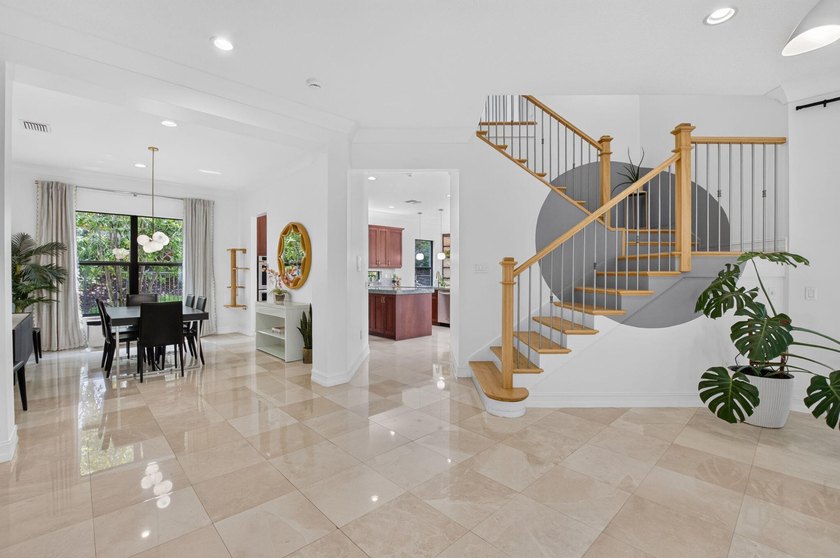 Welcome to this stunning waterfront cul-de-sac single-family - photo 13
