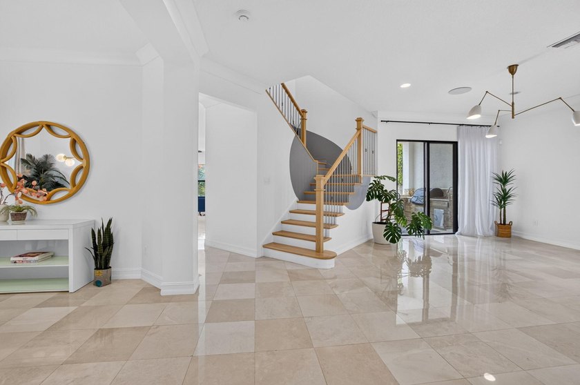 Welcome to this stunning waterfront cul-de-sac single-family - photo 17