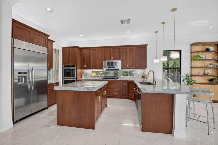 Welcome to this stunning waterfront cul-de-sac single-family - photo 25