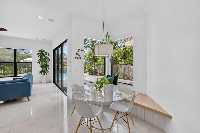 Welcome to this stunning waterfront cul-de-sac single-family - photo 27