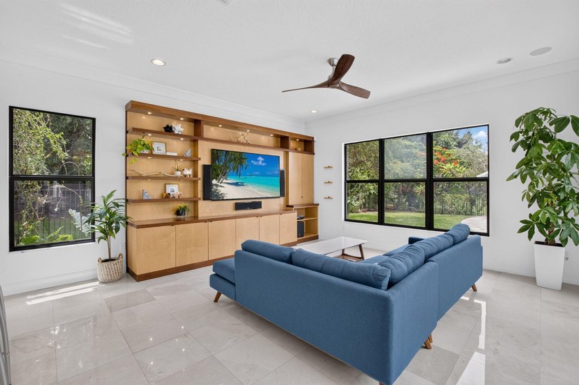 Welcome to this stunning waterfront cul-de-sac single-family - photo 29