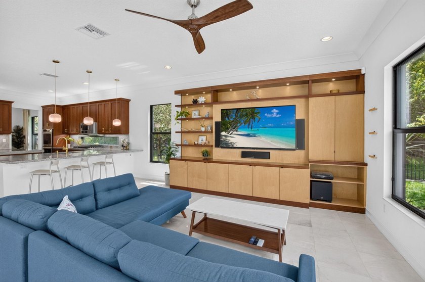 Welcome to this stunning waterfront cul-de-sac single-family - photo 32