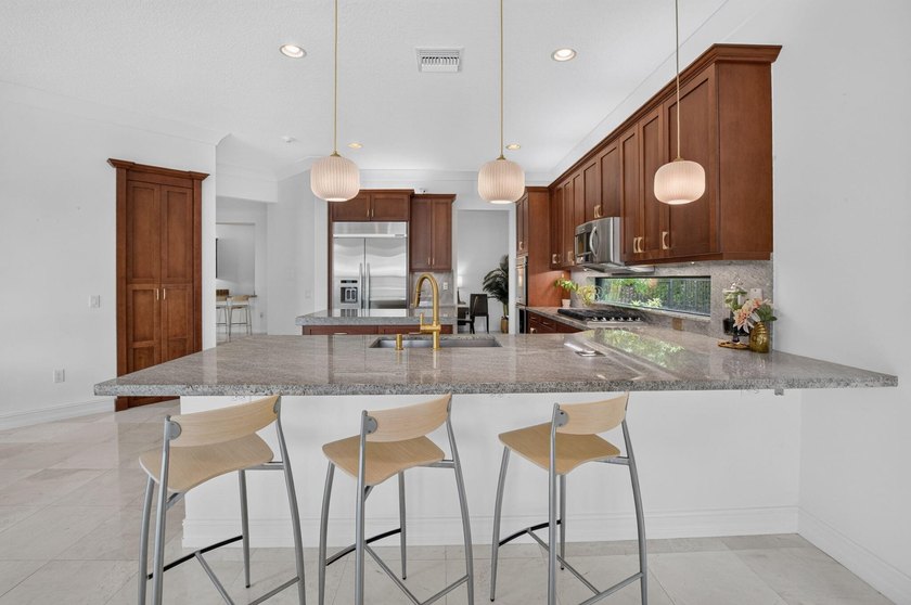 Welcome to this stunning waterfront cul-de-sac single-family - photo 33