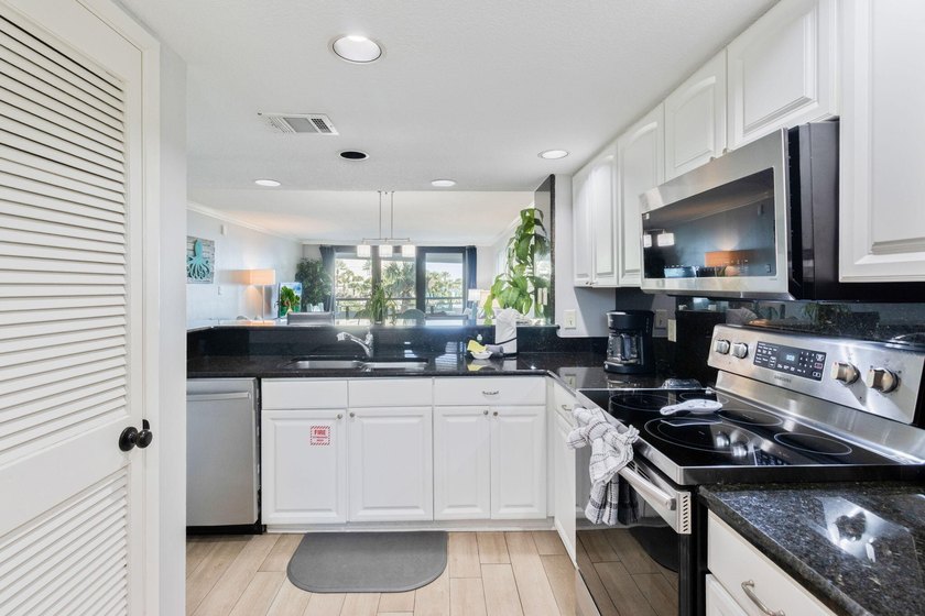 Stunning gulf front condo in Miramar Beach, where luxury meets - photo 2