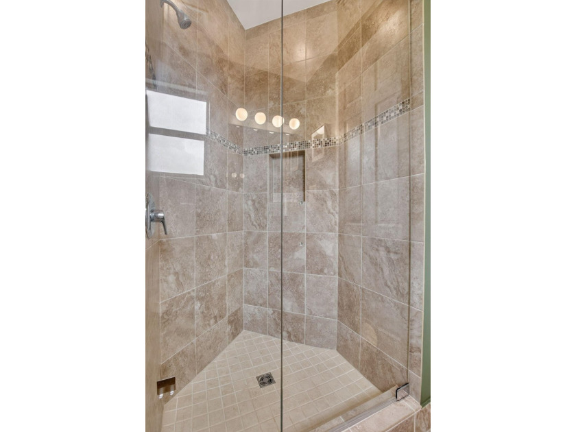Welcome to this stunning waterfront cul-de-sac single-family - photo 45