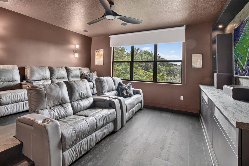 Welcome to this stunning waterfront cul-de-sac single-family - photo 48