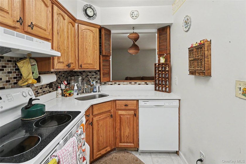 Welcome to this well-located 2-bedroom, 1.5 bath condo offering - photo 7