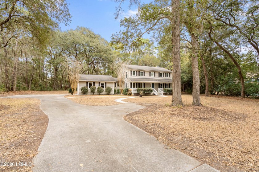 Welcome to 11 Redwood Lane on desirable Lady's Island! Situated - photo 3