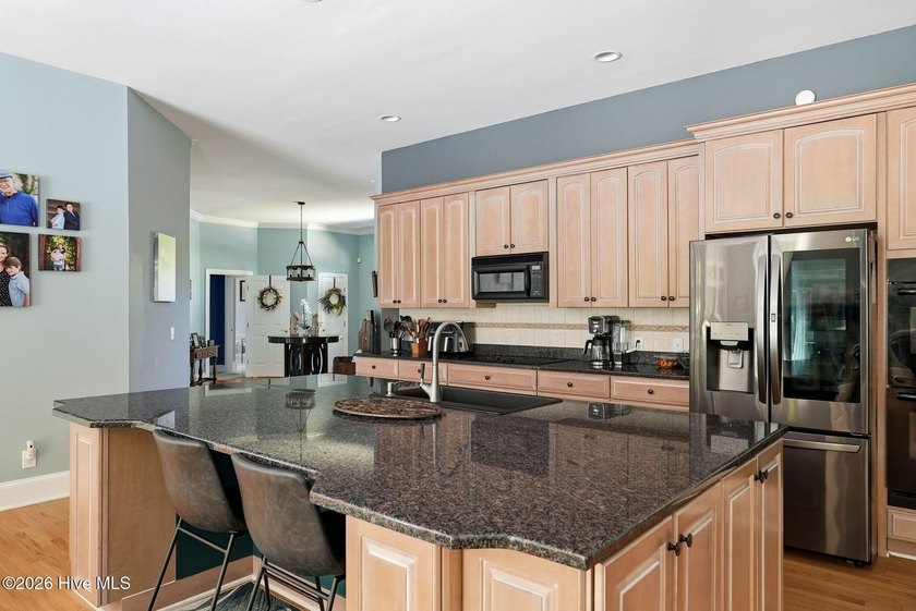Welcome Home! This beautiful solid brick custom home in - photo 15