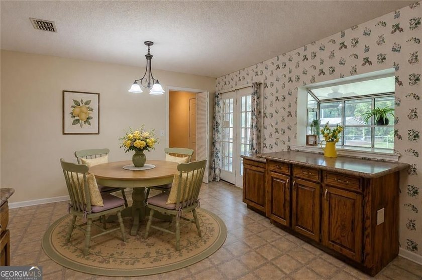Welcome home to 133 English St, where pristine condition meets - photo 7