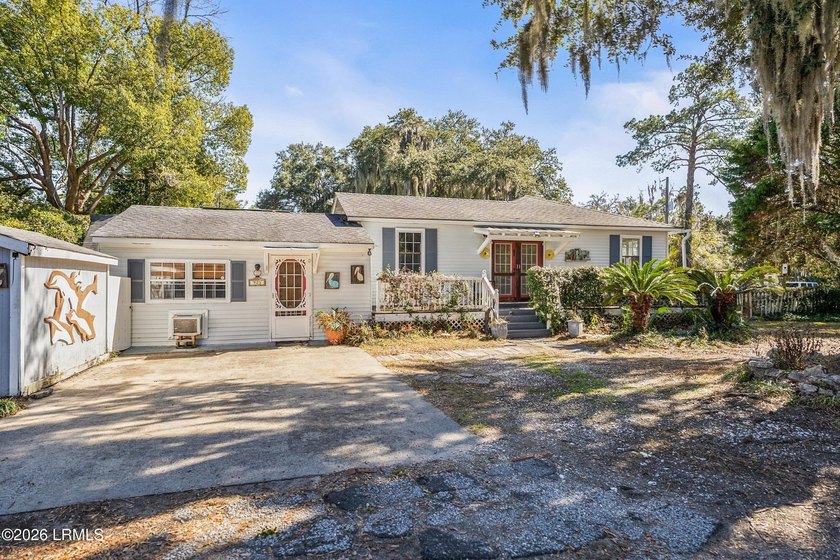 Pigeon Point cottage with a pool! This 1940's home has three - photo 3