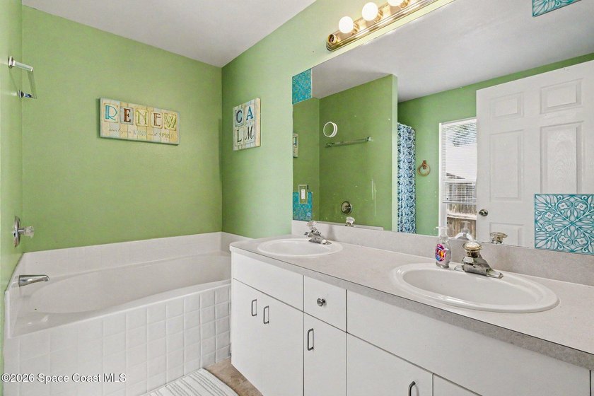 Welcome home to this beautifully maintained 3-bedroom, 2-bath - photo 14