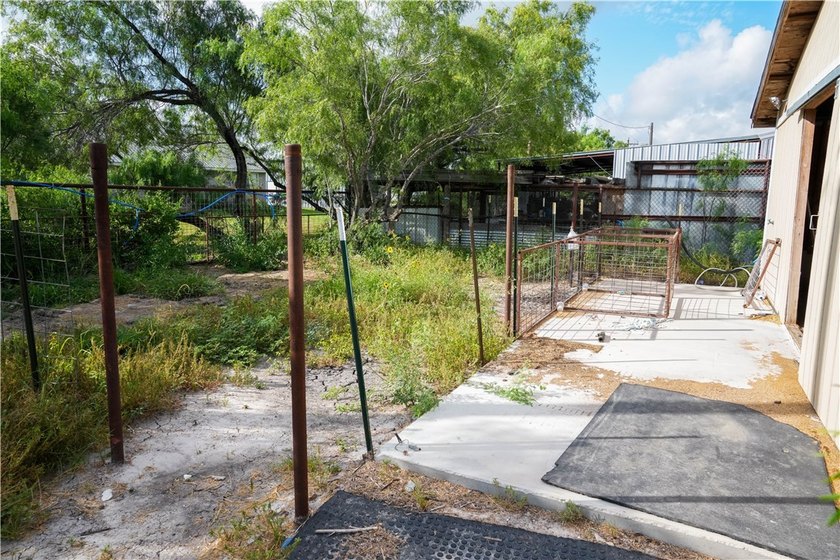 Welcome to your South Texas retreat! This spacious 3-bedroom - photo 20