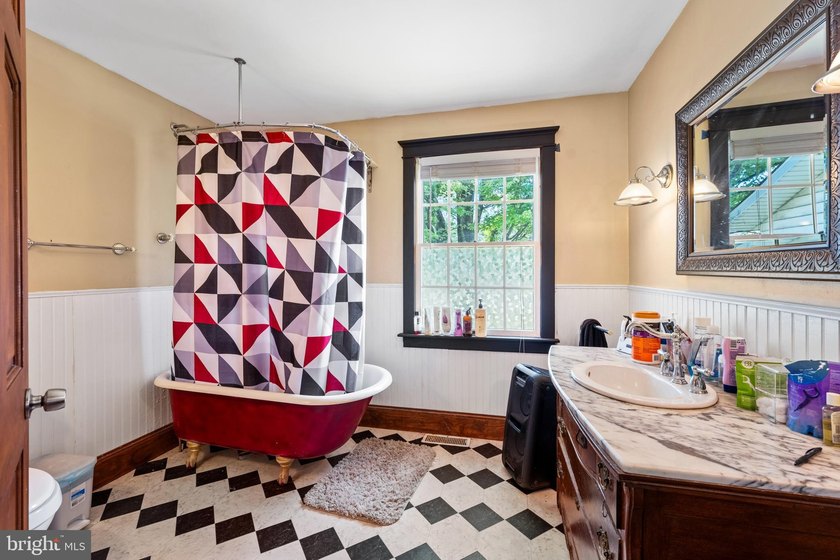Welcome to 2241 Spruce St, a charming 1925 Craftsman Colonial - photo 20