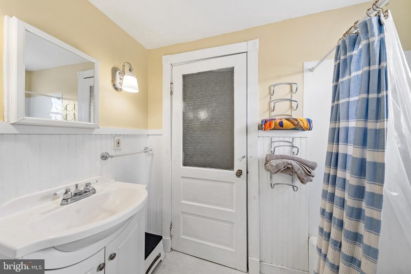 Welcome to 2241 Spruce St, a charming 1925 Craftsman Colonial - photo 21