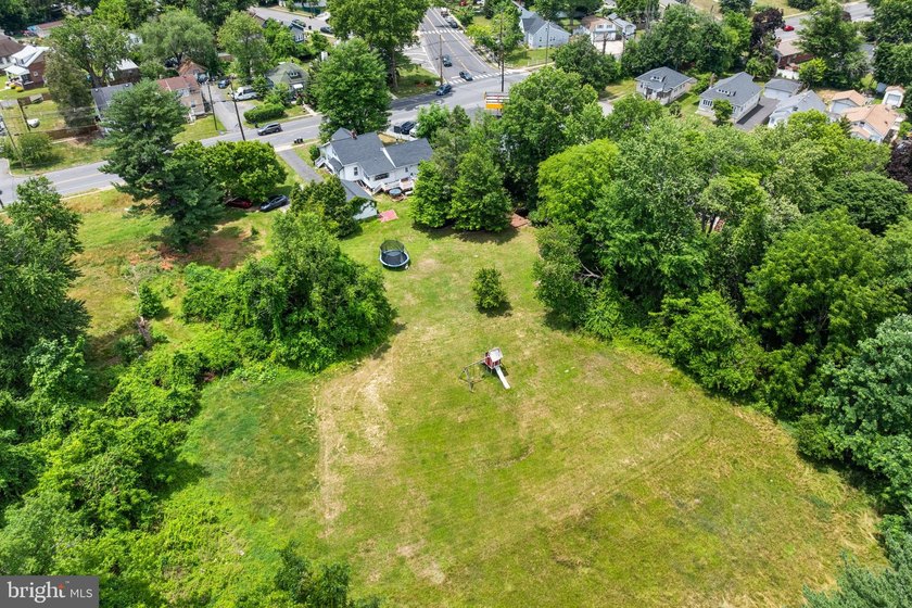 Welcome to 2241 Spruce St, a charming 1925 Craftsman Colonial - photo 32