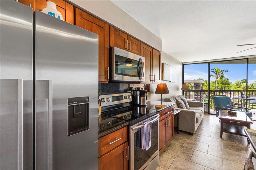TOP FLOOR OCEANVIEW AT MAUI SUNSET Maui Sunset A513 is a - photo 38