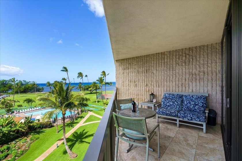 TOP FLOOR OCEANVIEW AT MAUI SUNSET Maui Sunset A513 is a - photo 42