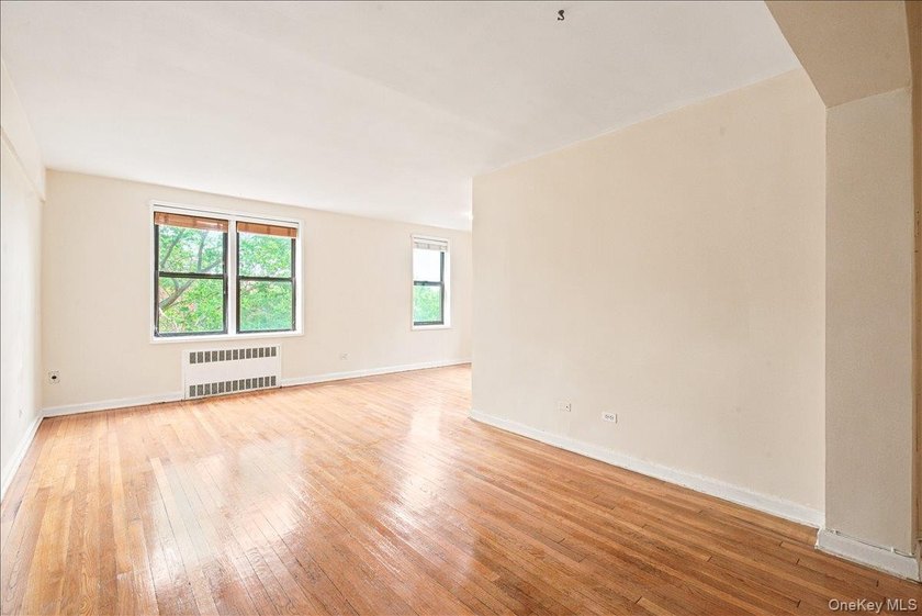 Welcome to this sun-filled corner JR4, a versatile one bedroom - photo 5