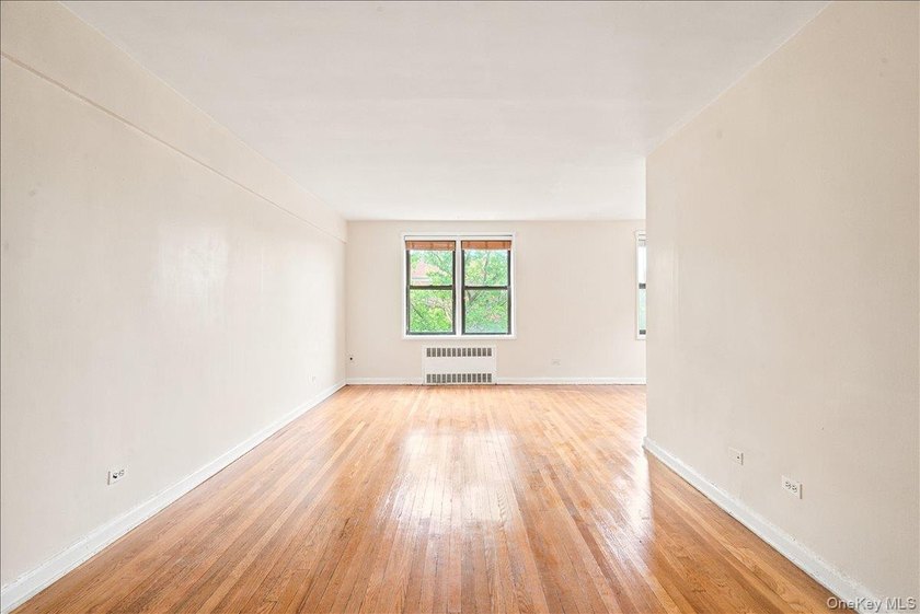 Welcome to this sun-filled corner JR4, a versatile one bedroom - photo 7