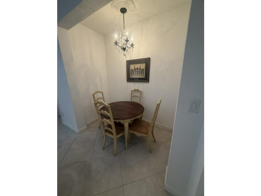 Location &amp; Luxury! Super low 300/m HOA, on prime lot, spacious - photo 11