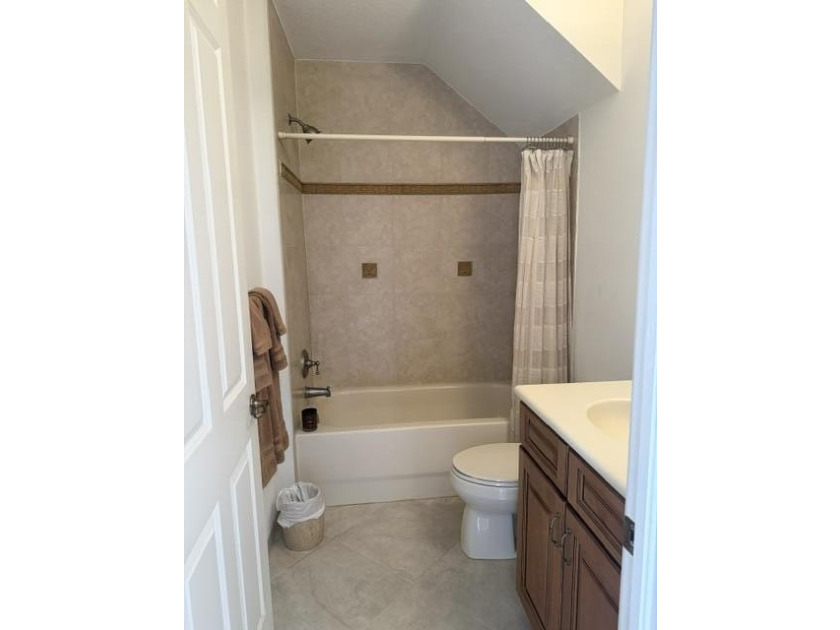 Location &amp; Luxury! Super low 300/m HOA, on prime lot, spacious - photo 12