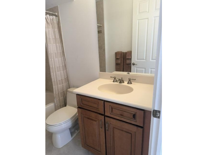 Location &amp; Luxury! Super low 300/m HOA, on prime lot, spacious - photo 13