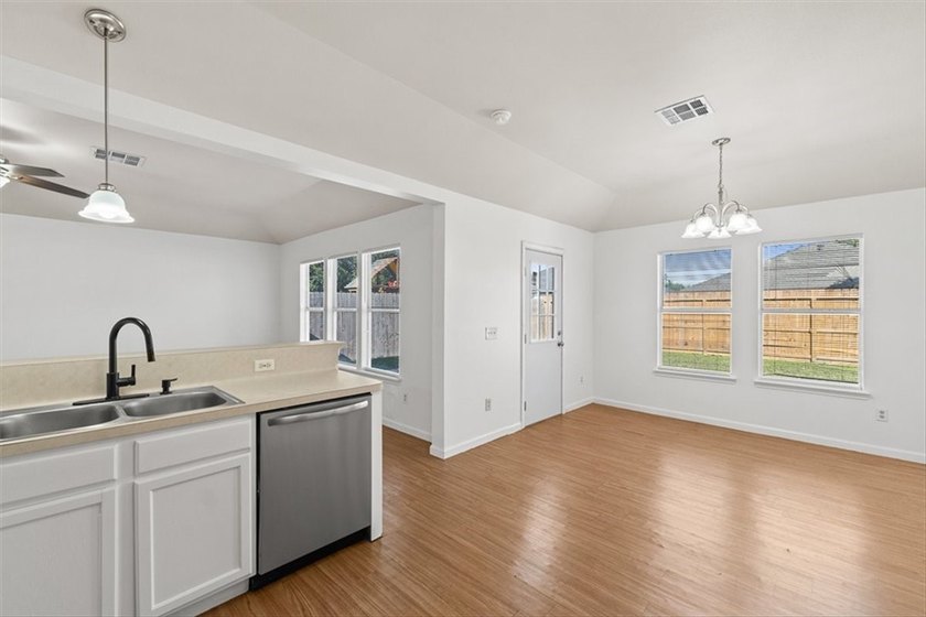 Welcome home to this beautifully maintained 4-bedroom, 2-bath - photo 17
