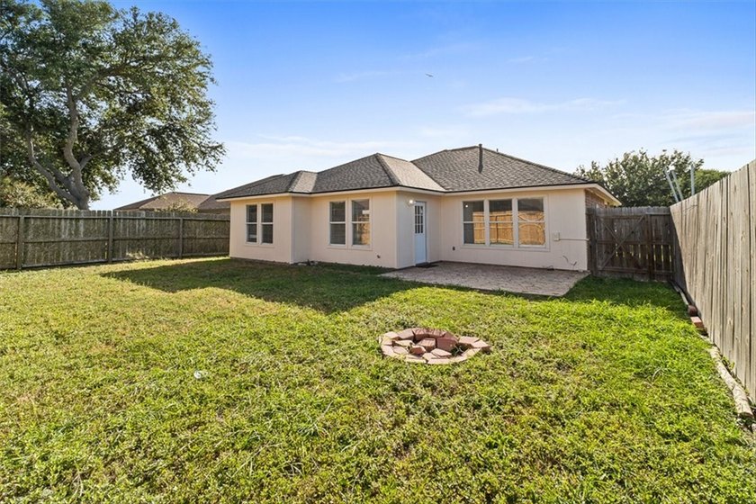 Welcome home to this beautifully maintained 4-bedroom, 2-bath - photo 24